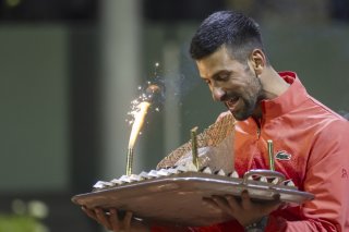 Après avoir fêté ses 38 ans jeudi, Novak Djokovic espère vivre un autre grand moment samedi à Genève KEYSTONE/AP/Martial Trezzini